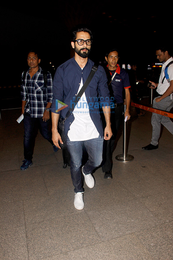 Shahid Kapoor snapped on his way to Delhi to attend the India Today Conclave Shahid Kapoor snapped on his way to Delhi to attend the India Today Conclave