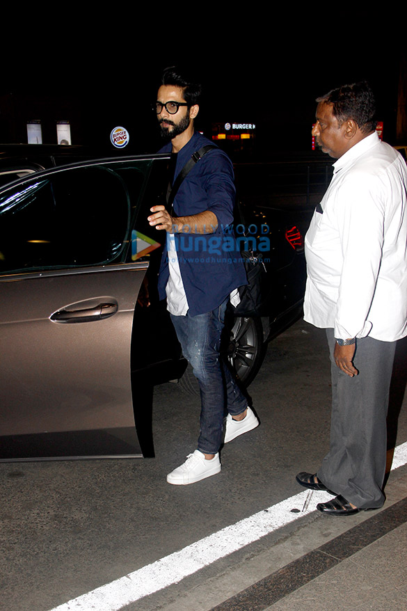 shahid kapoor snapped on his way to delhi to attend the india today conclave 3