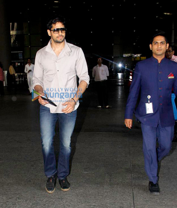 sidharth malhotra arrives back from goa 3