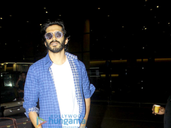 Sonam Kapoor, Harshvardhan Kapoor & Rhea Kapoor arrive from Middle East