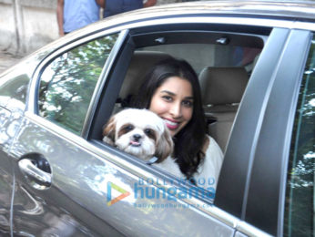 Sophie Choudry snapped shopping in Bandra