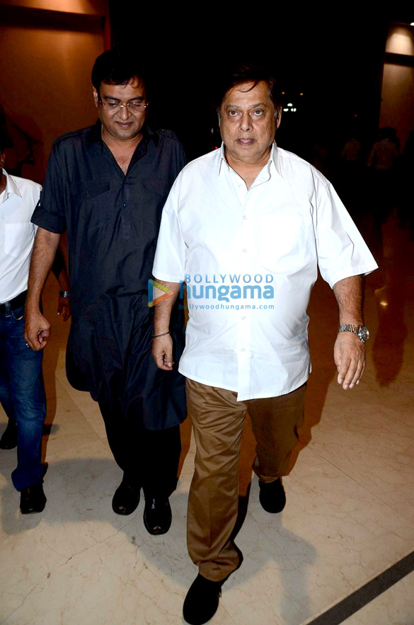 suniel shettys father prayer meet in worli 11