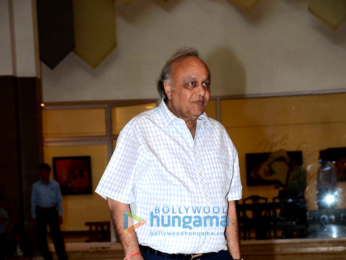 Suniel Shetty's father prayer meet in Worli