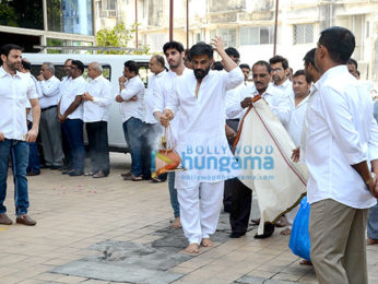 Suniel Shetty's father's last rites in Worli