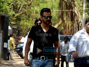 Suniel Shetty's father's last rites in Worli