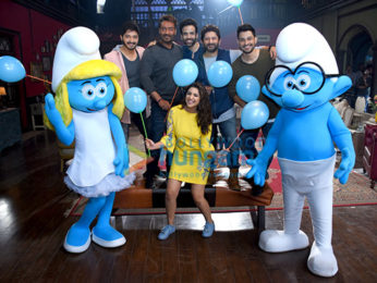 Team of 'Golmaal Again' meet the most loved characters - Brainy Smurf and Smurfette