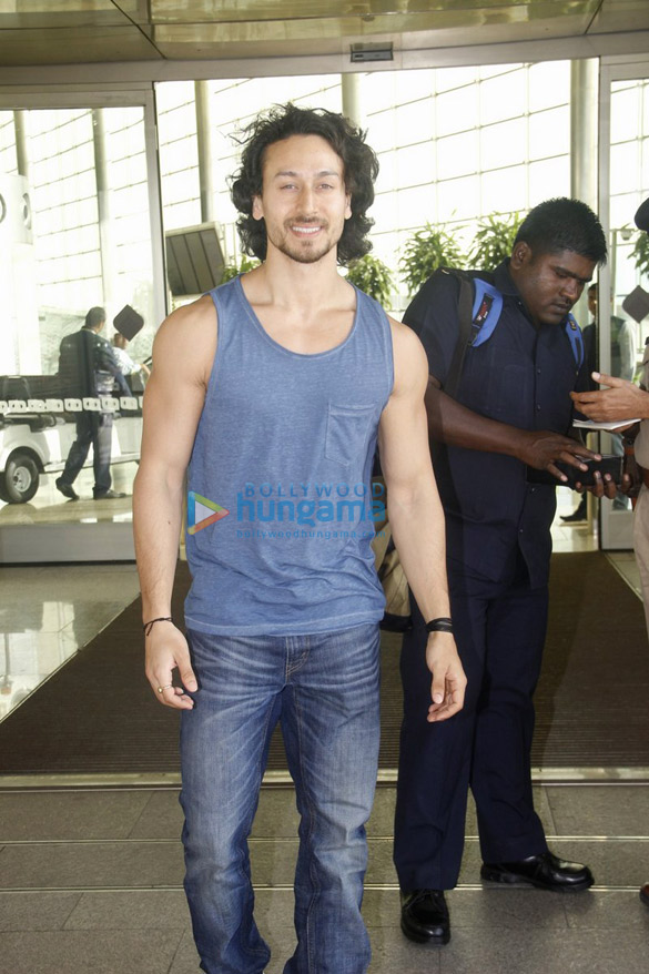 tiger shroff snapped at the international airport 1