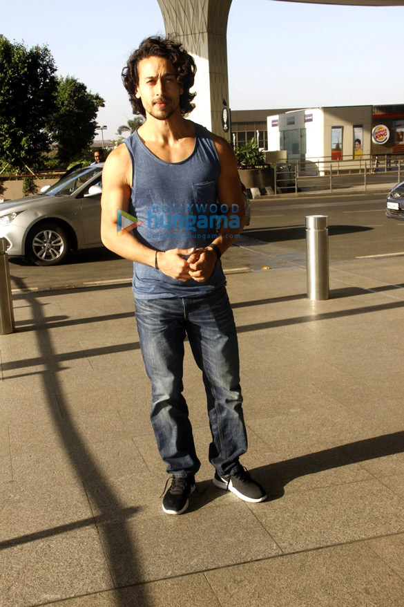 tiger shroff snapped at the international airport 6