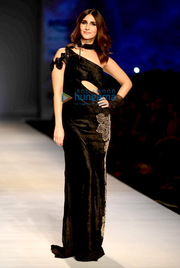 vaani kapoor walks for rina dhaka at aifw 5
