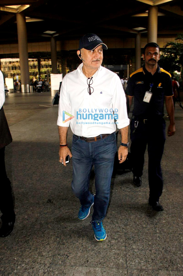 varun dhawan alia bhatt and neha dhupia snapped at the airport 4