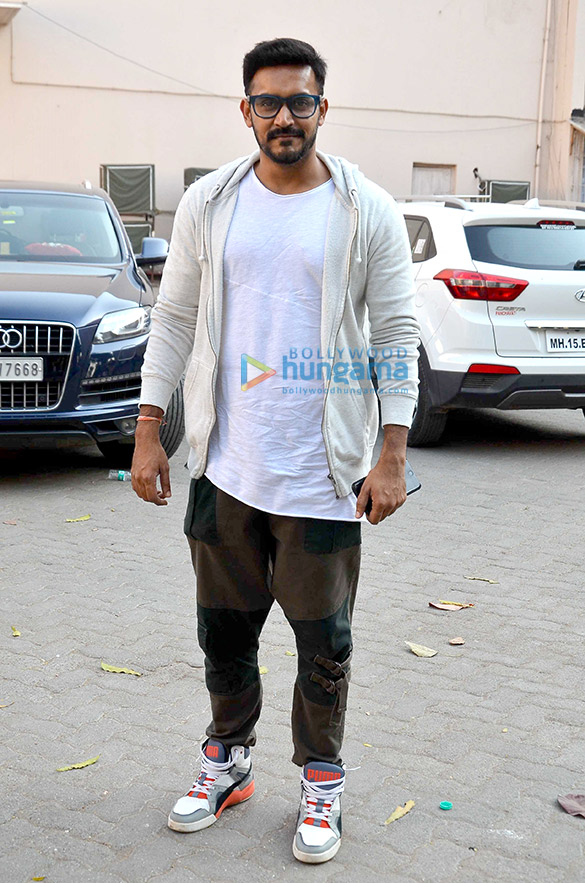 varun dhawan alia bhatt snapped at badrinath ki dulhania promotions 10