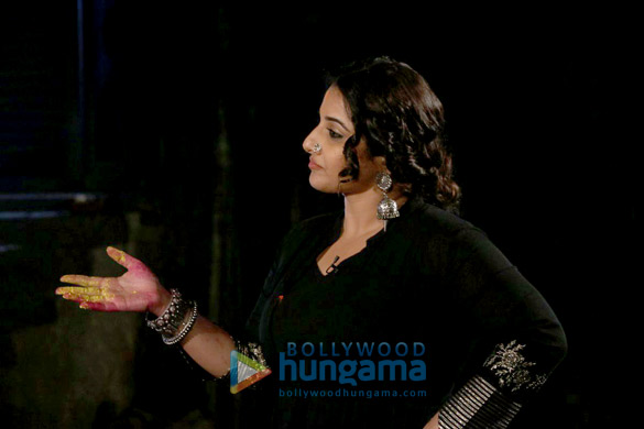 vidya celebrates holi at begum jaan promotions 5
