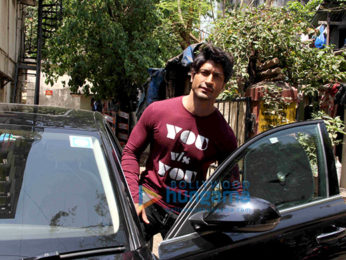 Vidyut Jammwal unveils the latest issue of 'Health & Nutrition'