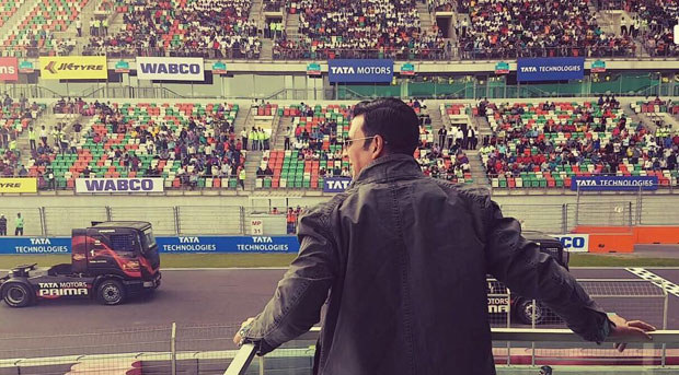WATCH: Akshay Kumar flags off truck race in capital