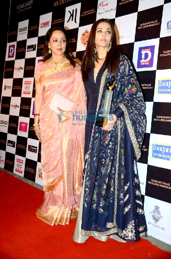 Aishwarya Rai Bachchan, Hema Malini recieve Dadasaheb Phalke Excellence Awards 2017