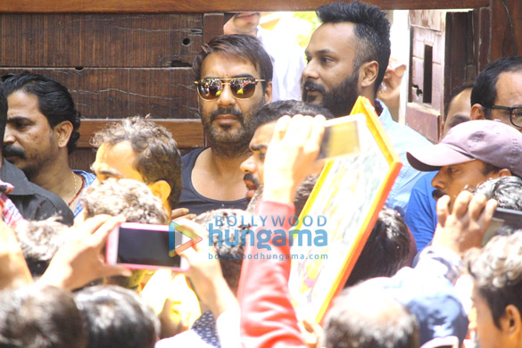 ajay devgn meets his fans on his birthday 2