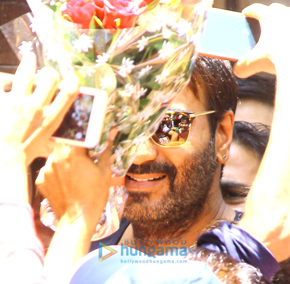 ajay devgn meets his fans on his birthday 4