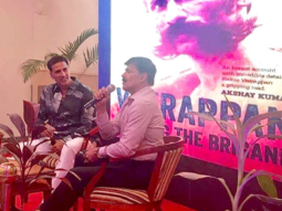 ‪Akshay Kumar at the book launch event of former IPS officer