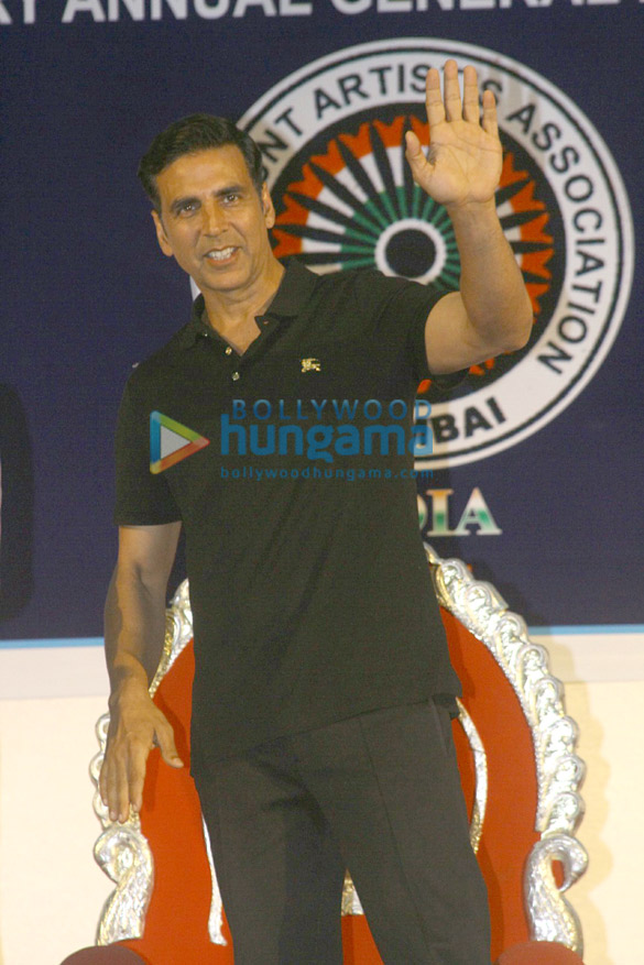 akshay kumar launches the insurance scheme for movie stunt men 13