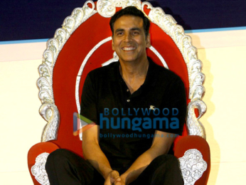 Akshay Kumar launches the insurance scheme for movie stunt men