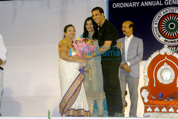 akshay kumar launches the insurance scheme for movie stunt men 4