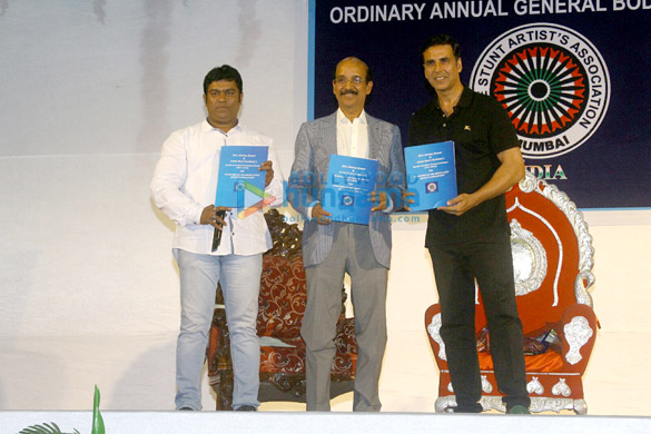 akshay kumar launches the insurance scheme for movie stunt men 5