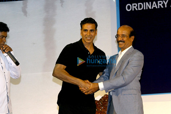 akshay kumar launches the insurance scheme for movie stunt men 7