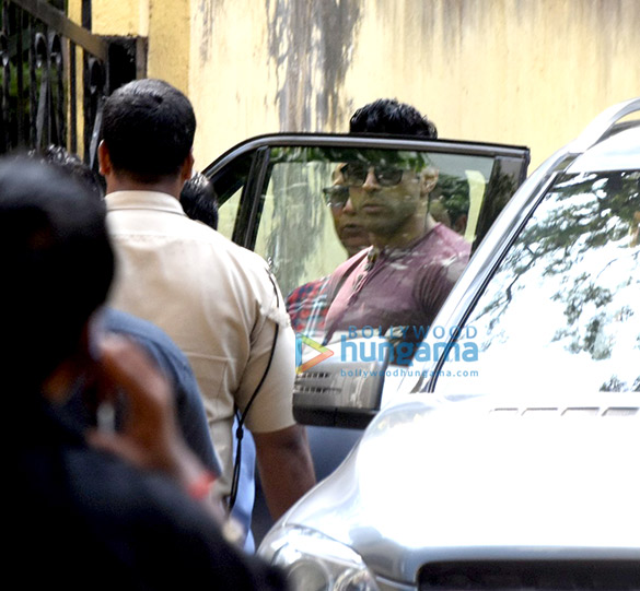 akshay kumar snapped meeting 5