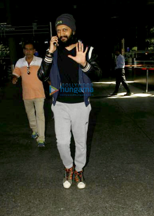 alia riteish and preity snapped at the airport 2