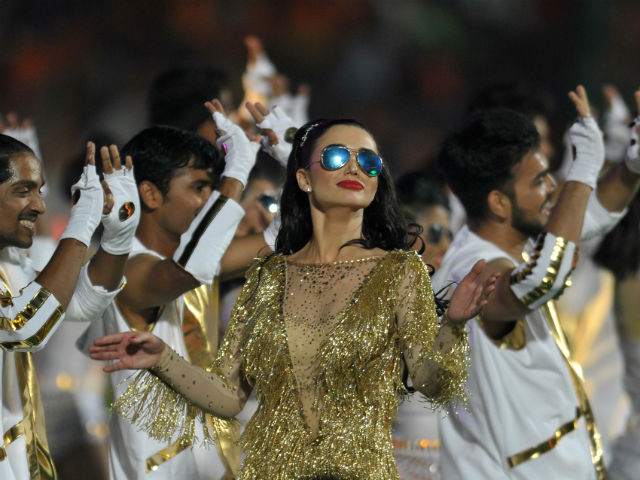 Amy Jackson performs at IPL 10 opening ceremony; gets brutally trolled for her dancing skills1