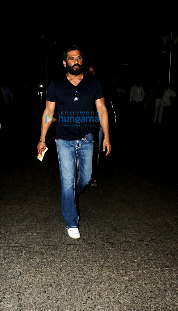 anil sanjay deepika and disha snapped at the airport 7