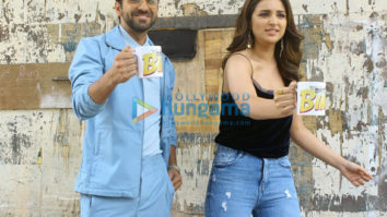 Ayushmann Khuranna and Parineeti Chopra snapped promoting their film ‘Meri Pyaari Bindu’