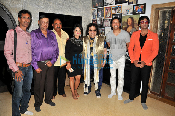 Bappi Lahiri, Shaan and others at the song recording session of the film ‘Do Pal Pyar Ke’ Bappi Lahiri, Shaan and others at the song recording session of the film ‘Do Pal Pyar Ke’