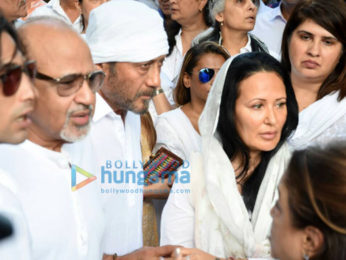 Celebrities attend the last rites of Vinod Khanna in Worli