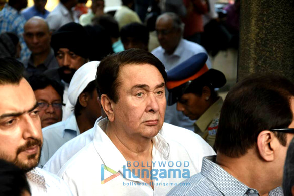 celebrities attend the last rites of vinod khanna in worli 22