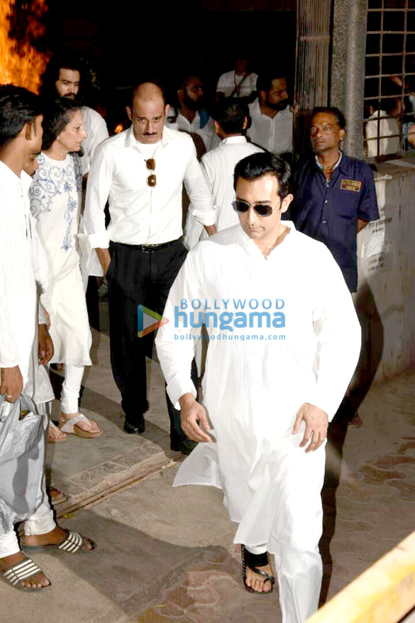 celebrities attend the last rites of vinod khanna in worli 28