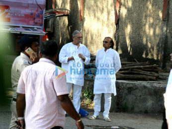Celebrities attend the last rites of Vinod Khanna in Worli