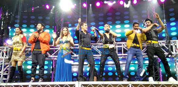 Salman Khan, Prabhu Dheva & Badshah perform for Da-bangg Tour Concert in Sydney Salman Khan, Prabhu Dheva & Badshah perform for Da-bangg Tour Concert in Sydney