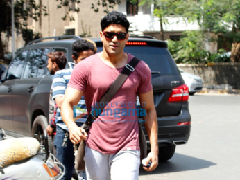 Farhan Akhtar snapped post his gym session in Bandra