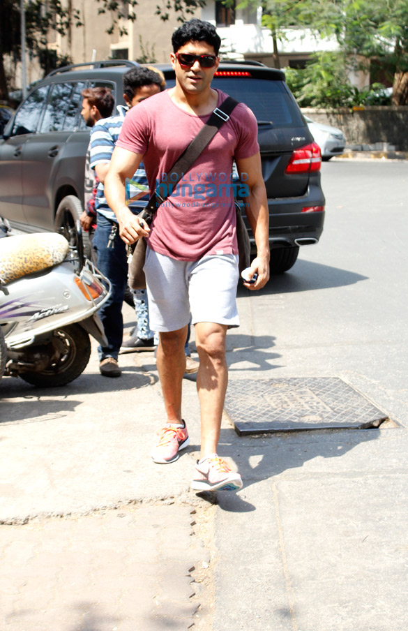 Farhan Akhtar snapped post his gym session in Bandra