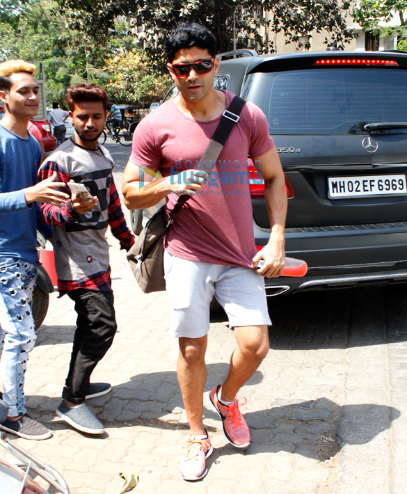 farhan akhtar snapped post gym session in bandra 2