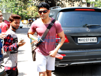 Farhan Akhtar snapped post his gym session in Bandra