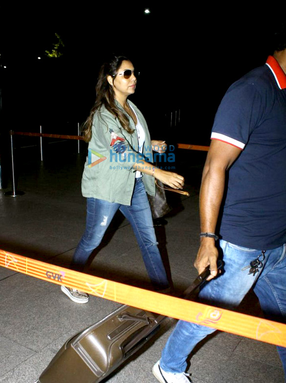 gauri khan departs for london 2