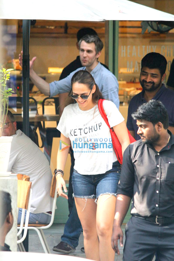 hazel keech snapped at the kitchen garden 2