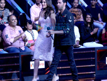 Hrithik Roshan on the sets of Nach Baliye with Sonakshi Sinha