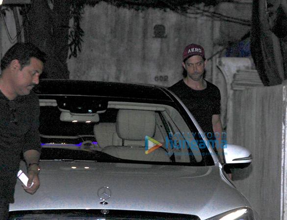 Hrithik Roshan snapped in Bandra Hrithik Roshan snapped in Bandra