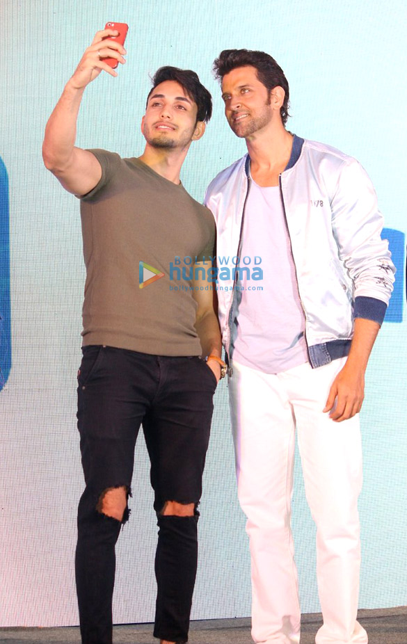 hrithik graces the launch of happn app 4
