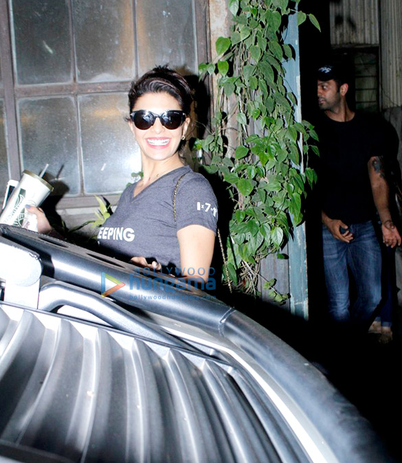 jacqueline fernandez snapped post dinnner at pali village cafe 3