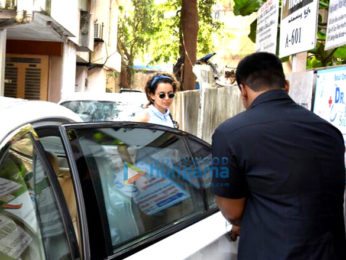 Kangana Ranaut & Karisma Kapoor snapped in Bandra