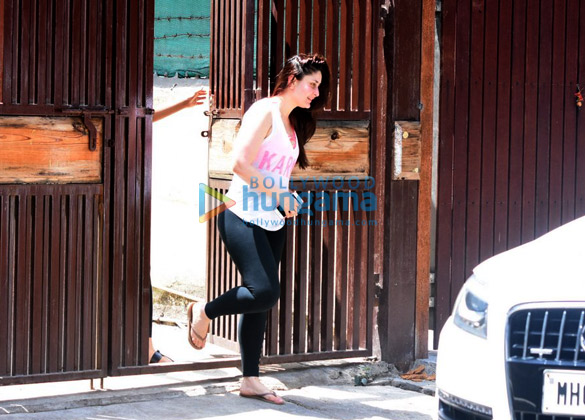 Kareena Kapoor Khan & Amrita Arora snapped post their yoga sessions in Bandra